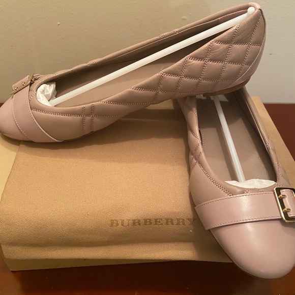 Burberry Flats - Picture 4 of 5